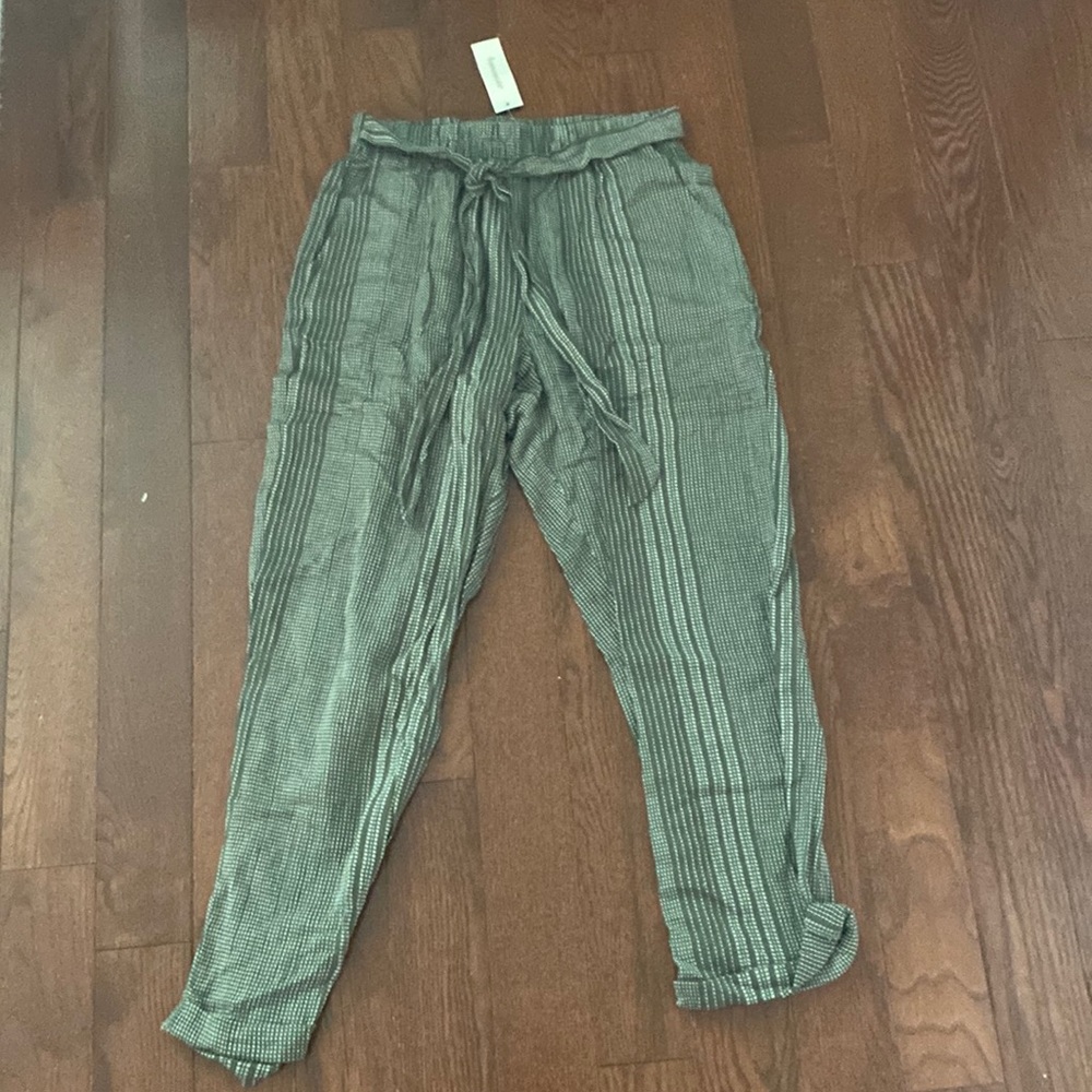 Francesca’s Tie flowy pants